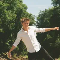 Ascolta undefined, guarda video musicali, leggi la biografia, vedi le date del tour & altro!