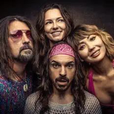 Ascolta Madam Radar, guarda video musicali, leggi la biografia, vedi le date del tour & altro!