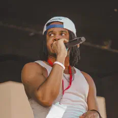 Lil' Rose सुनें, म्यूज़िक वीडियो देखें, बायो पढ़ें, दौरे की तारीखें और बहुत कुछ देखें!