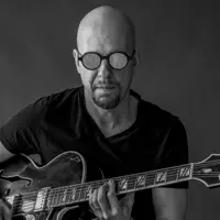 Escucha a undefined, mira videos musicales, lee su biografía, consulta las fechas de las gira y más.