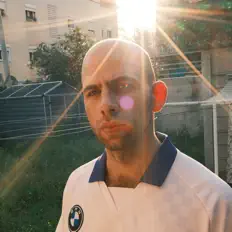 Hör dir Ben Biron an, schau dir Musikvideos an, lies die Biografie, finde Tourdaten und mehr!