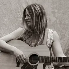 Dengarkan Emily Rose, tonton video musik, baca bio, lihat tanggal tur & lainnya!