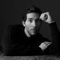 Poslechněte si interpreta ZEKA, sledujte hudební videa, přečtěte si životopis, podívejte se na data turné a další informace.