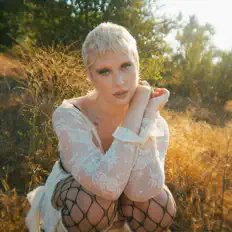 Hör dir Candace in Wonderland an, schau dir Musikvideos an, lies die Biografie, finde Tourdaten und mehr!