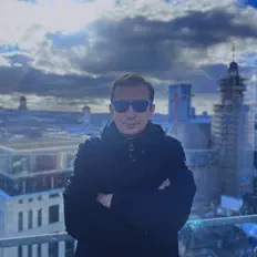 Escucha a Peter Smeyan, mira vídeos musicales, lee la biografía, consulta fechas de giras y mucho más.