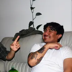聆聽 Jose Leyva、觀看音樂影片、閱讀小傳、查看巡演日期等！