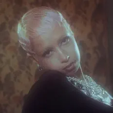 Futura Verde을(를) 듣고, 뮤직 비디오를 보고, 약력을 읽고, 투어 일정 등을 확인하세요!