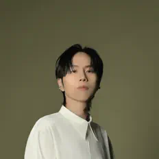 Posłuchaj wykonawcy Eddie Huang, obejrzyj teledyski, przeczytaj biografię, zobacz daty tras koncertowych i nie tylko!