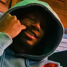 Ev Young: песни, клипы, биография, даты выступлений и многое другое.