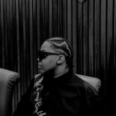 Lufulを聴いたり、ミュージックビデオを鑑賞したり、経歴やツアー日程などを確認したりしましょう！