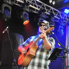 Ouve Cody Walker, vê vídeos de música, lê a biografia, vê as datas da digressão e muito mais!