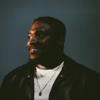 Luister naar undefined, bekijk muziekvideo's, lees de bio, bekijk de tourdata, en meer!