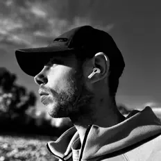 Alex Velian सुनें, म्यूज़िक वीडियो देखें, बायो पढ़ें, दौरे की तारीखें और बहुत कुछ देखें!