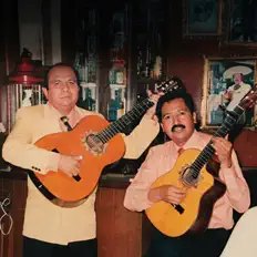 Hör dir Dueto Blanco Y Negro an, schau dir Musikvideos an, lies die Biografie, finde Tourdaten und mehr!