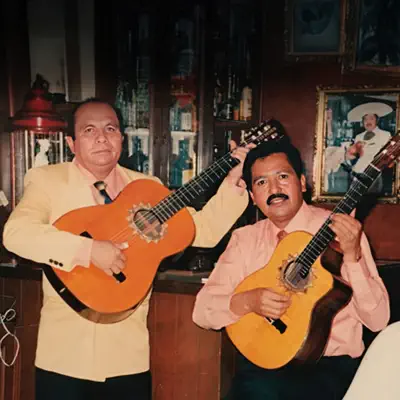 Listen to Dueto Blanco Y Negro, watch music videos, read bio, see tour dates & more!
