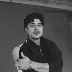 Ascolta Chris Quilala, guarda video musicali, leggi la biografia, vedi le date del tour & altro!