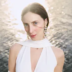 Escucha a Ceren Gündoğdu, mira videos musicales, lee su biografía, consulta las fechas de las gira y más.