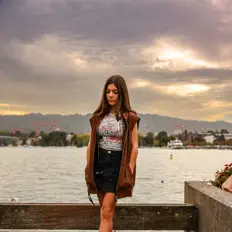 Escucha a Liana Sounds, mira vídeos musicales, lee la biografía, consulta fechas de giras y mucho más.