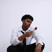 undefined dinle, müzik videolarını izle, biyografisini oku, tur tarihlerini ve daha fazlasını gör!