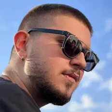 Dengarkan GE or GE, tonton video musik, baca bio, lihat tanggal tur & lainnya!