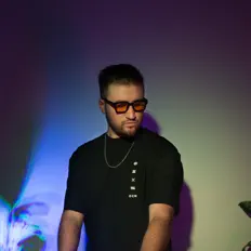 Sebastian Glazbaを聴いたり、ミュージックビデオを鑑賞したり、経歴やツアー日程などを確認したりしましょう！