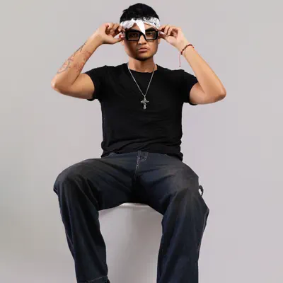 Listen to Giraa, watch music videos, read bio, see tour dates & more!