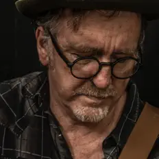 Hör dir Jim Moginie an, schau dir Musikvideos an, lies die Biografie, finde Tourdaten und mehr!