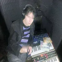 Ascolta undefined, guarda video musicali, leggi la biografia, vedi le date del tour & altro!