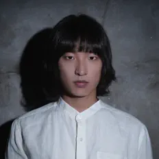 Beomseok Lee सुनें, म्यूज़िक वीडियो देखें, बायो पढ़ें, दौरे की तारीखें और बहुत कुछ देखें!