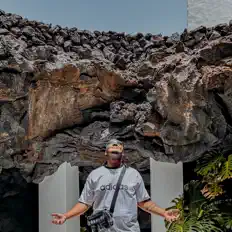 Poslechněte si interpreta HIDAN, sledujte hudební videa, přečtěte si životopis, podívejte se na data turné a další informace.