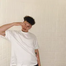 Ascolta Crismi, guarda video musicali, leggi la biografia, vedi le date del tour & altro!