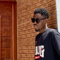 Luister naar undefined, bekijk muziekvideo's, lees de bio, bekijk de tourdata, en meer!