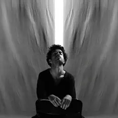 Hör dir Yuvit an, schau dir Musikvideos an, lies die Biografie, finde Tourdaten und mehr!