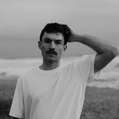 Dengarkan elijah one, tonton video musik, baca bio, lihat tanggal tur & lainnya!