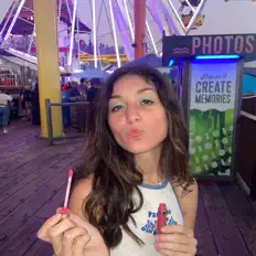 Dengarkan Maddy Ferri, tonton video musik, baca bio, lihat tanggal tur & lainnya!