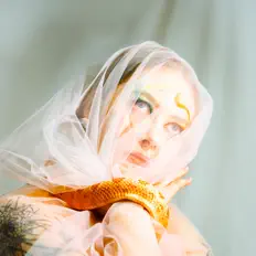 midnight mayを聴いたり、ミュージックビデオを鑑賞したり、経歴やツアー日程などを確認したりしましょう！