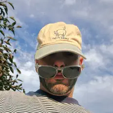 Ouve xdrian, vê vídeos de música, lê a biografia, vê as datas da digressão e muito mais!