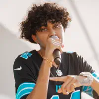 Hör dir undefined an, schau dir Musikvideos an, lies die Biografie, finde Tourdaten und mehr!