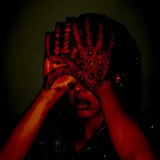 聆聽 wordsofAzia、觀看音樂影片、閱讀小傳、查看巡演日期等！