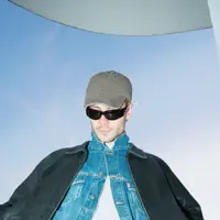 Ascolta undefined, guarda video musicali, leggi la biografia, vedi le date del tour & altro!