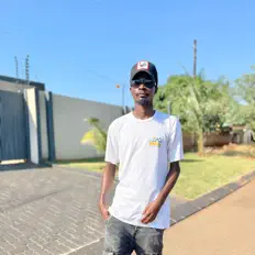 Ouve Blvck Molly, vê vídeos de música, lê a biografia, vê as datas da digressão e muito mais!