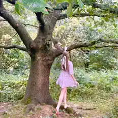 Hör dir Emily Joeres an, schau dir Musikvideos an, lies die Biografie, finde Tourdaten und mehr!