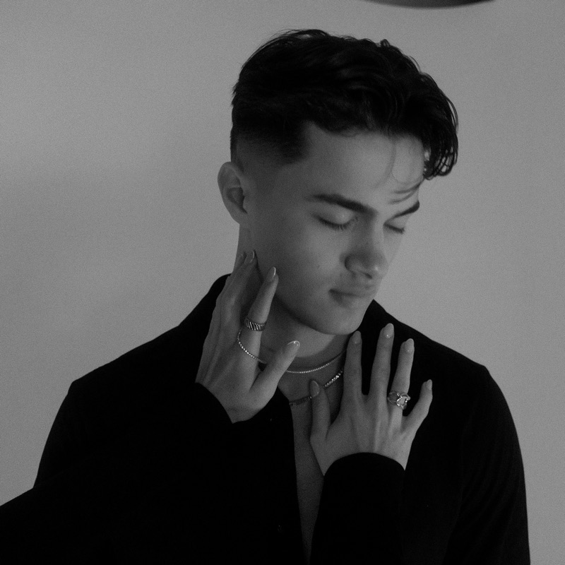 Essiyas - Baby Show Me (Speed Up)