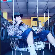 Cetzを聴いたり、ミュージックビデオを鑑賞したり、経歴やツアー日程などを確認したりしましょう！