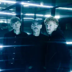 Escucha a Roszalie, mira vídeos musicales, lee la biografía, consulta fechas de giras y mucho más.