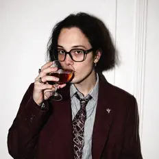 Escucha a REVEN6E, mira vídeos musicales, lee la biografía, consulta fechas de giras y mucho más.