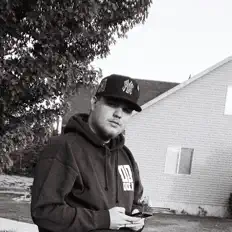 Silasを聴いたり、ミュージックビデオを鑑賞したり、経歴やツアー日程などを確認したりしましょう！