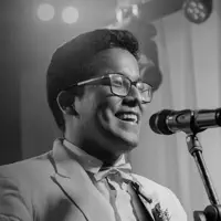 Escucha a undefined, mira videos musicales, lee su biografía, consulta las fechas de las gira y más.