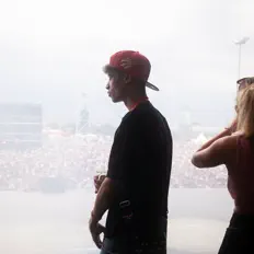 聆聽 Sammy.0g、觀看音樂影片、閱讀小傳、查看巡演日期等！