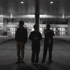 Codigo Nuevo: песни, клипы, биография, даты выступлений и многое другое.